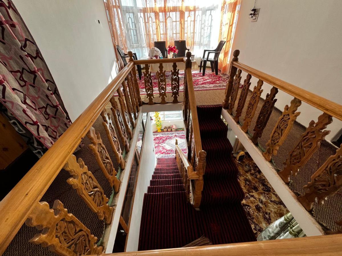 Everest Guest House 굴마르그 외부 사진
