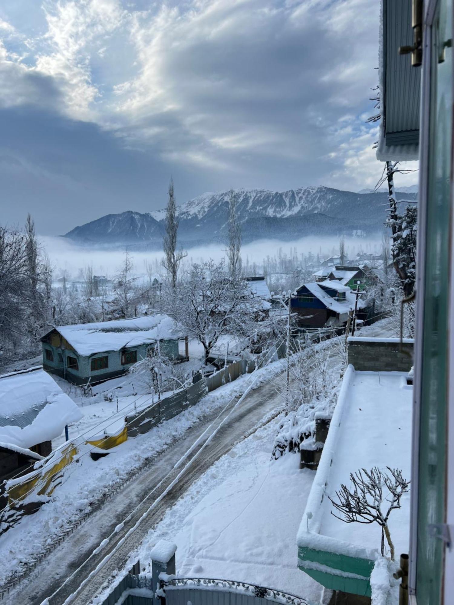 Everest Guest House 굴마르그 외부 사진