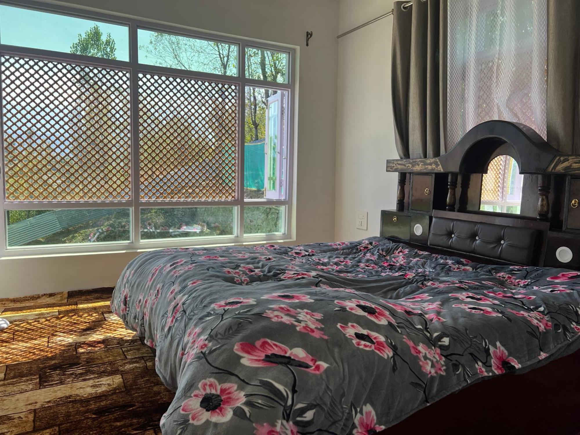 Everest Guest House 굴마르그 외부 사진