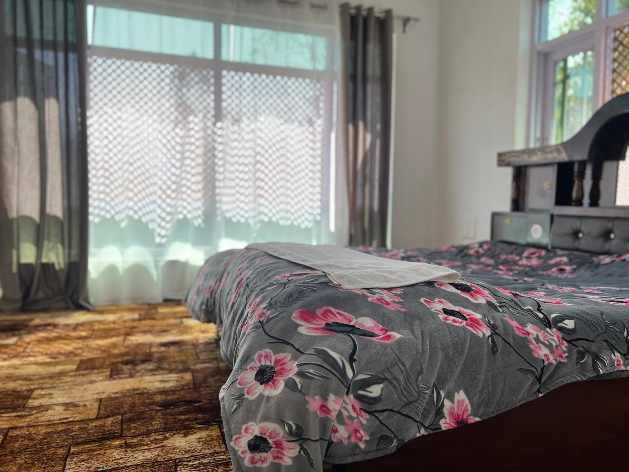 Everest Guest House 굴마르그 외부 사진