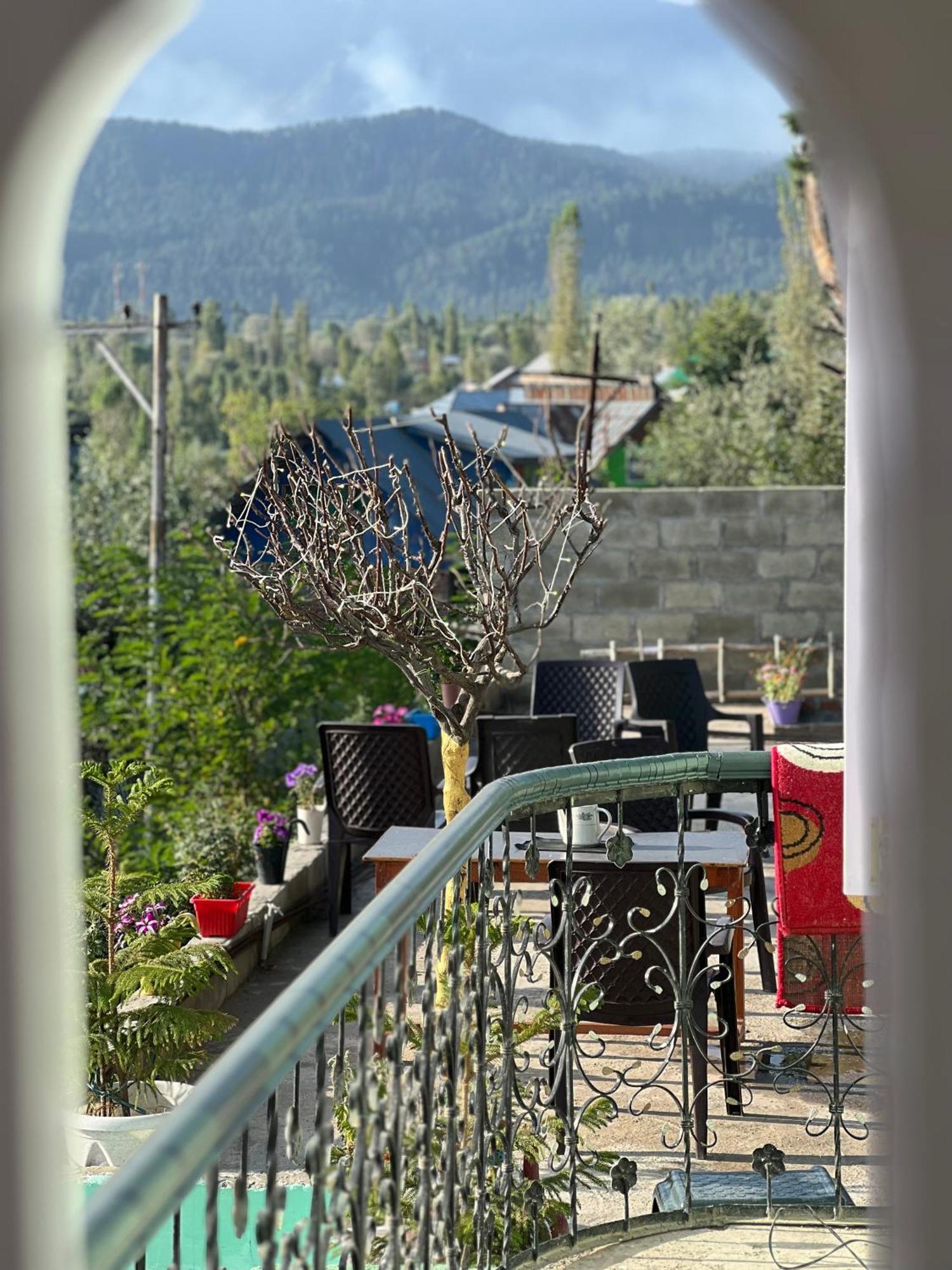 Everest Guest House 굴마르그 외부 사진