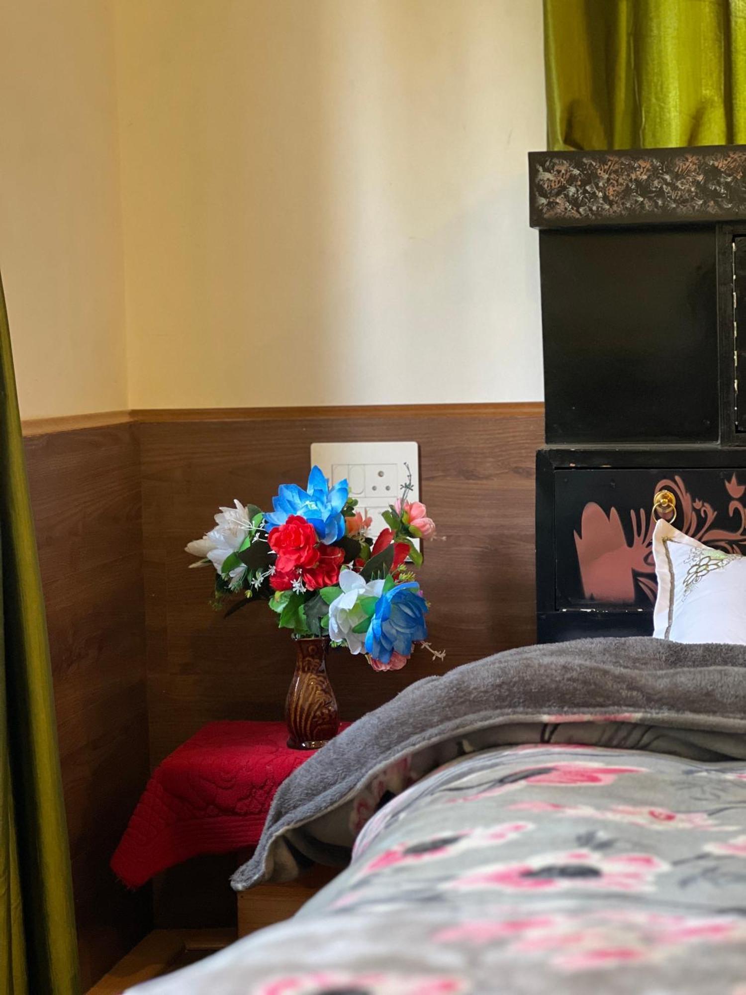Everest Guest House 굴마르그 외부 사진