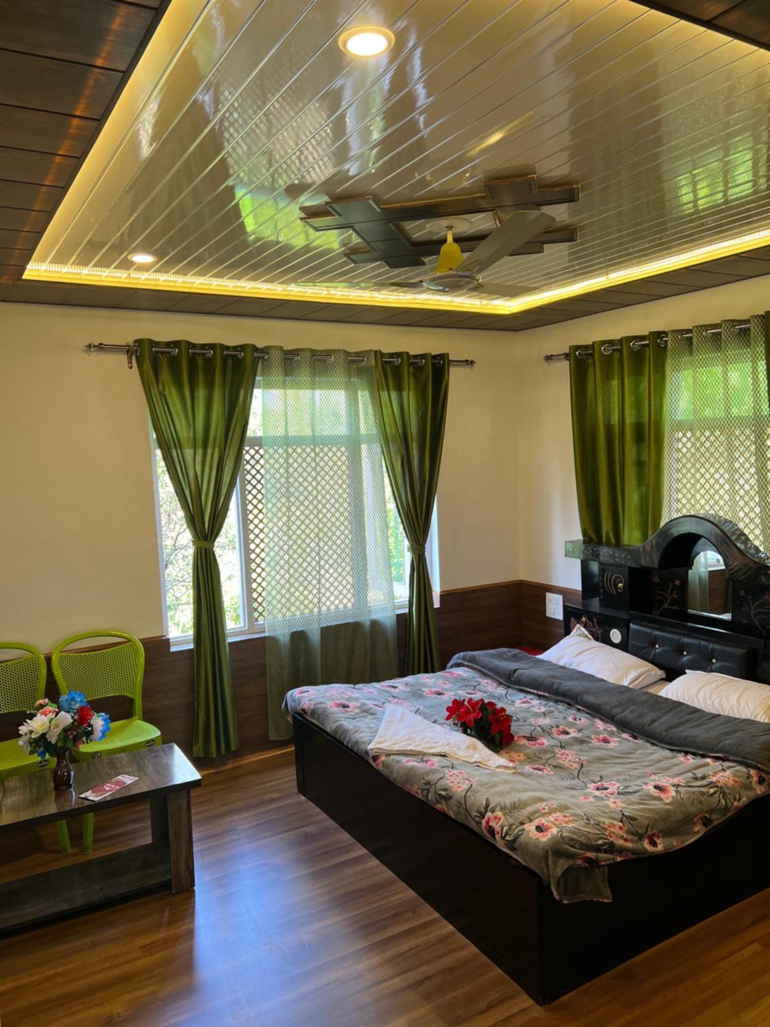 Everest Guest House 굴마르그 외부 사진