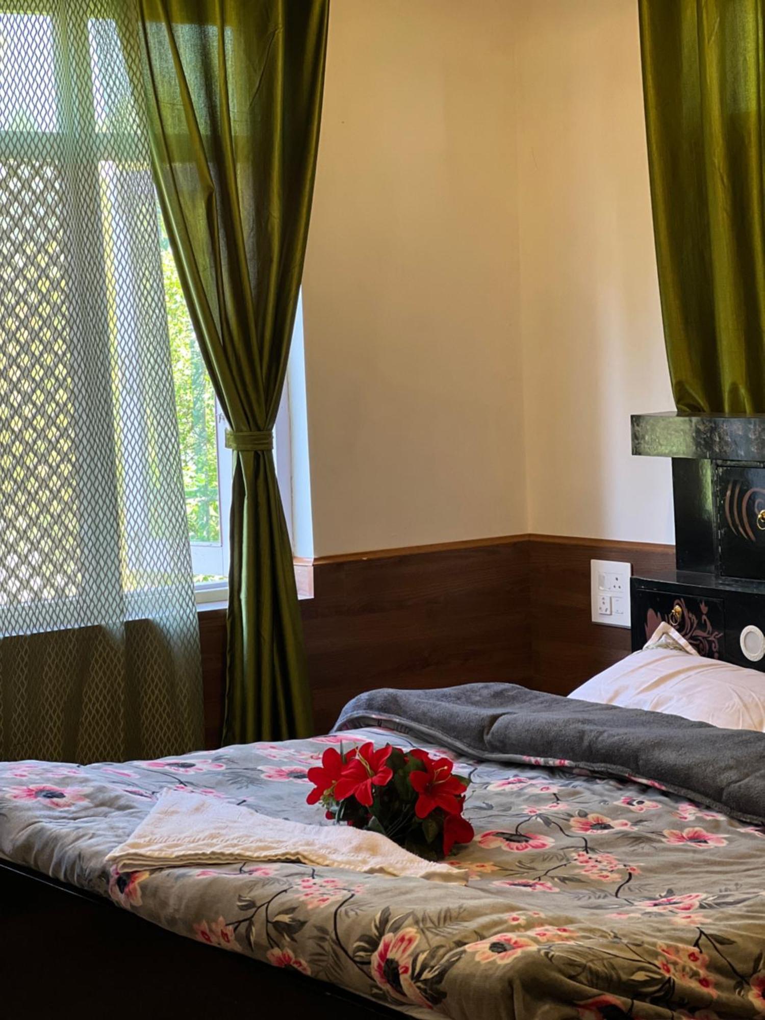 Everest Guest House 굴마르그 외부 사진