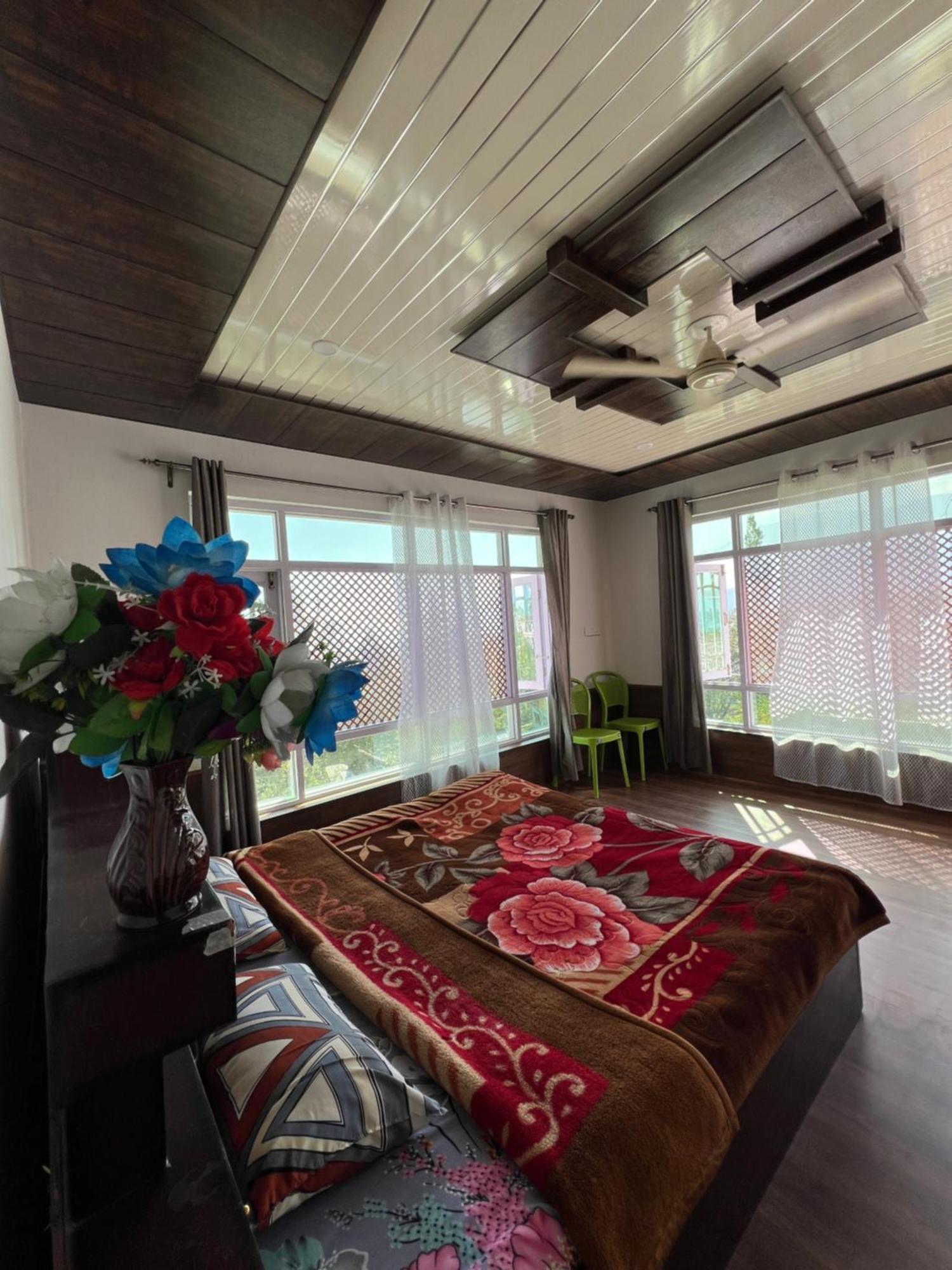 Everest Guest House 굴마르그 외부 사진